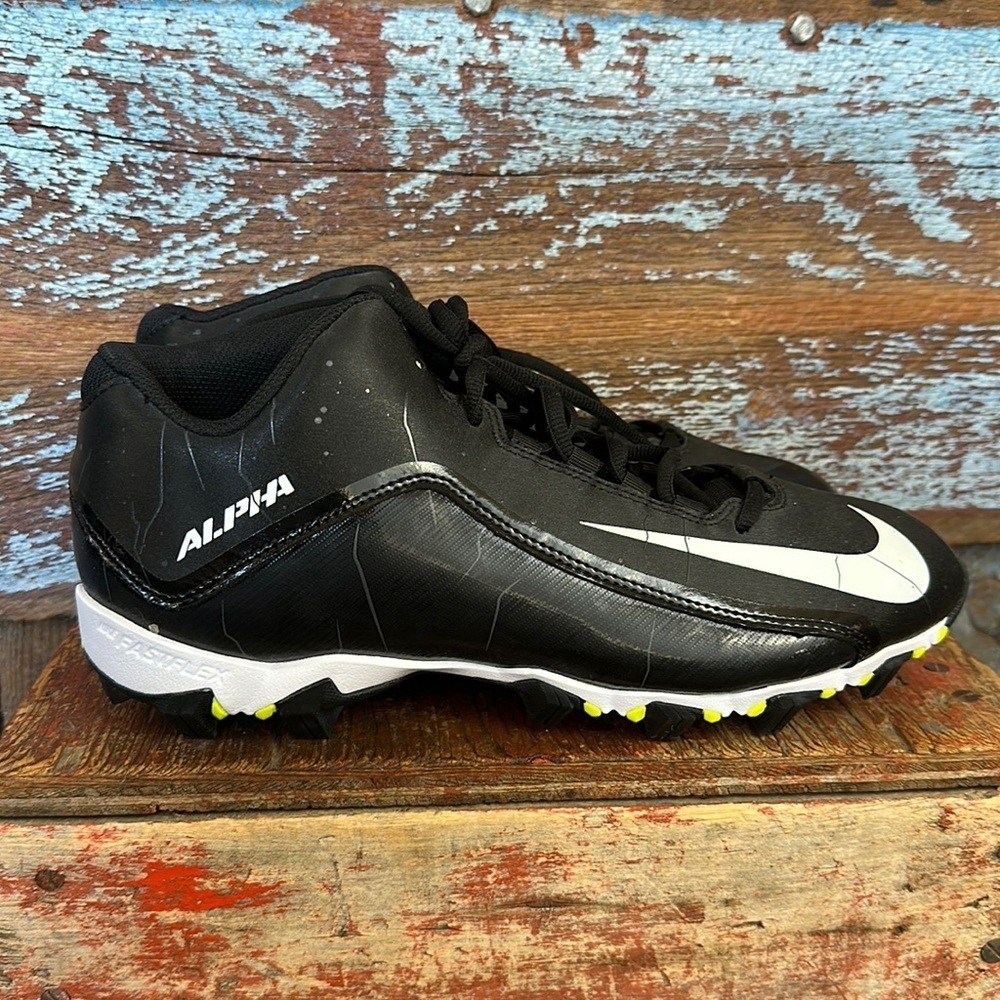 Nike Alpha Shark 2 3/4 Men's Football Shoes Size 11.5 US